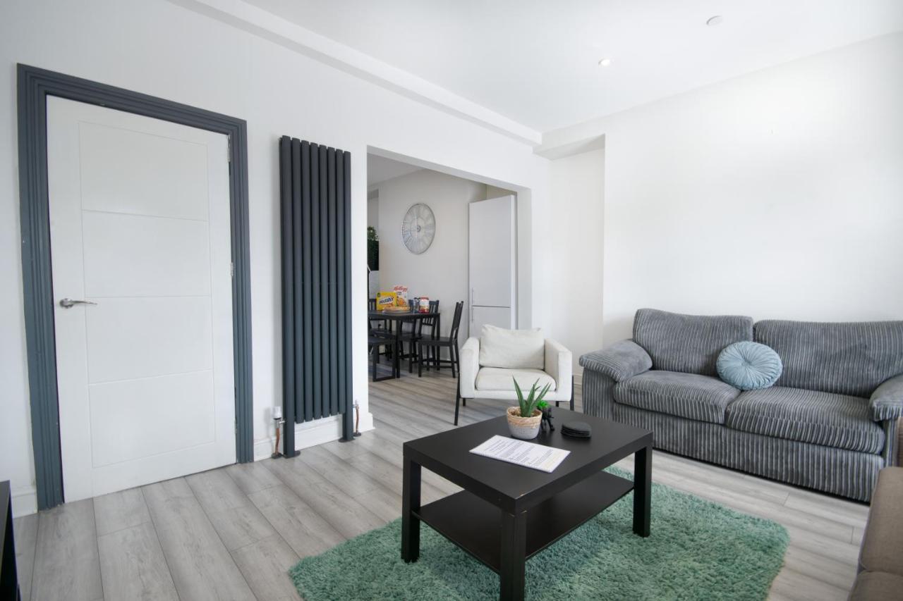 Luxe Living Family Home - Beach, Wifi, Parking Суонзи Екстериор снимка